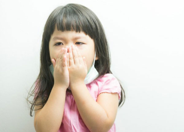 Trẻ dễ gặp tình trạng ho, sổ mũi, nghẹt mũi do “khoảng trống miễn dịch”